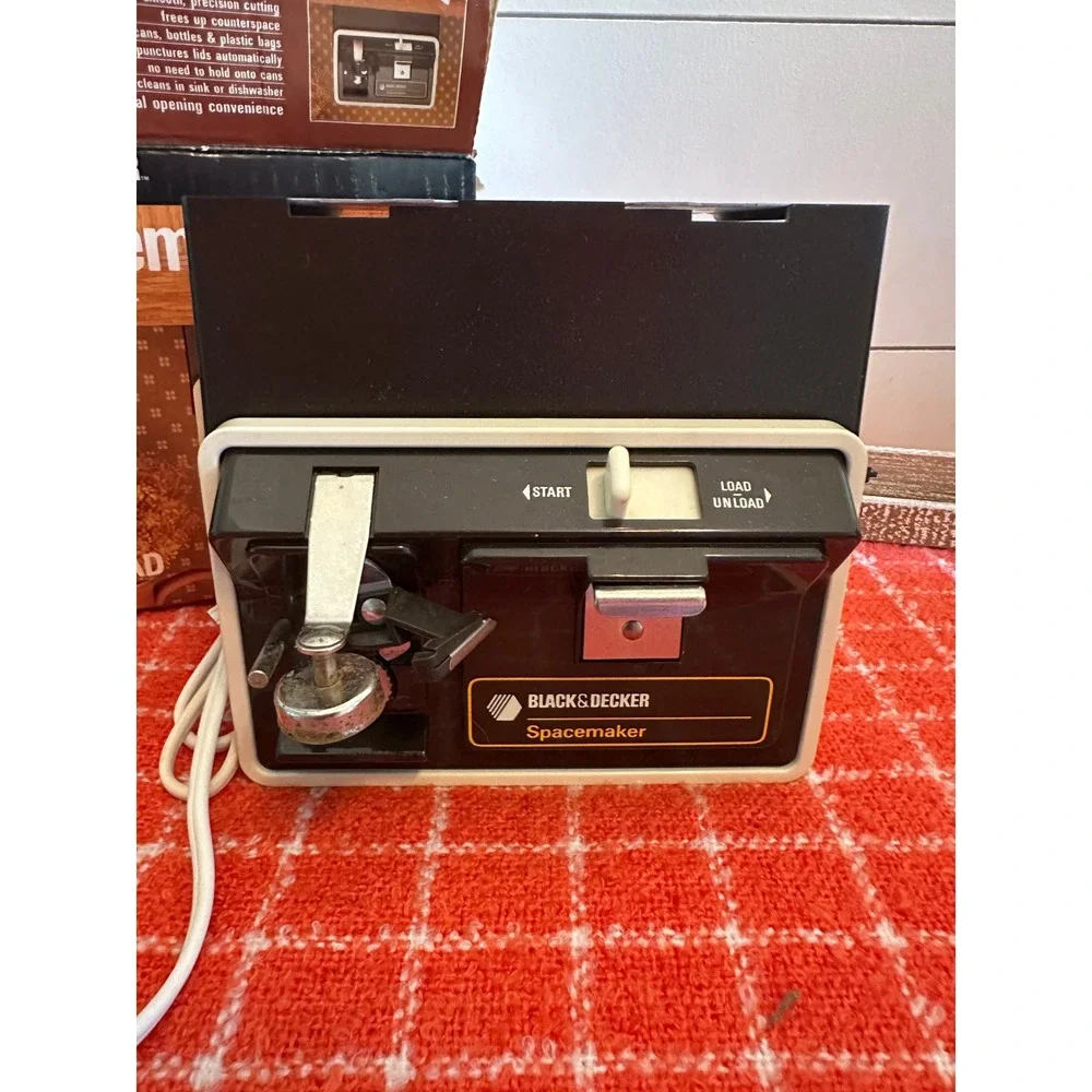 VTG Black & Decker Spacemaker EC60CAD Can Opener Under Cabinet Mounted NEW